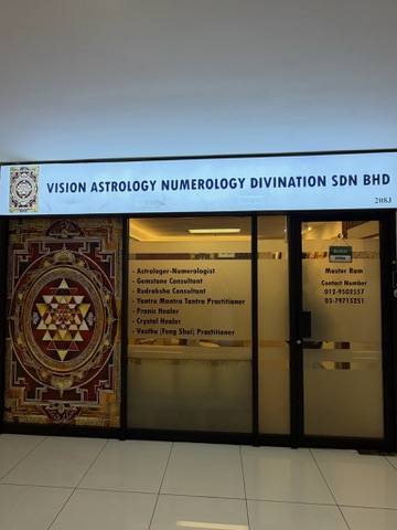 Vision Astrology storefront at Lot 208J